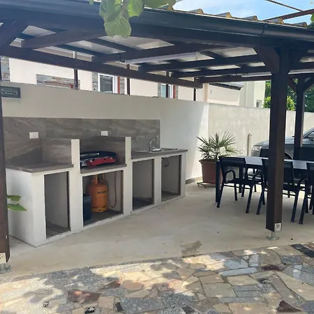 In Mit Terrasse Und Garten By Interhome *